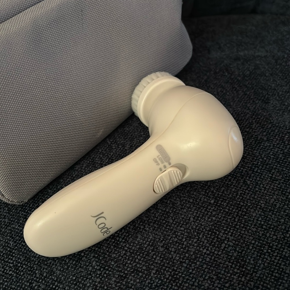 Facial Cleansing Brush